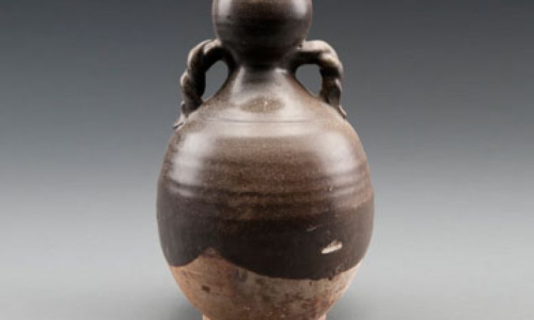 宋褐釉蒜头瓷瓶
